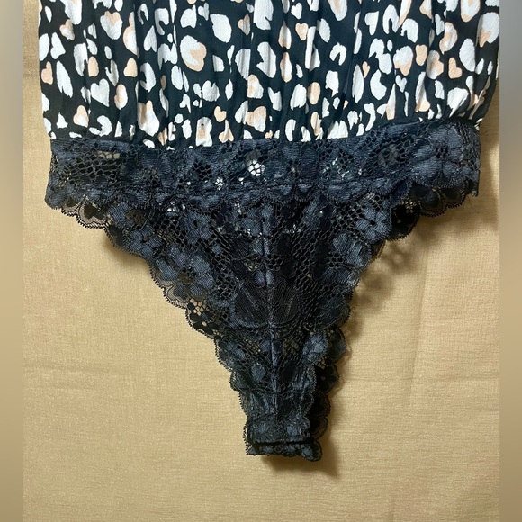 Free People NWOT Intimately bodysuit, lace. Cowl back. - Picture 6 of 7